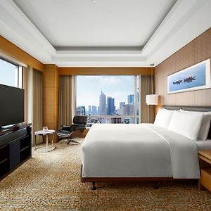Deluxe Corner King Room